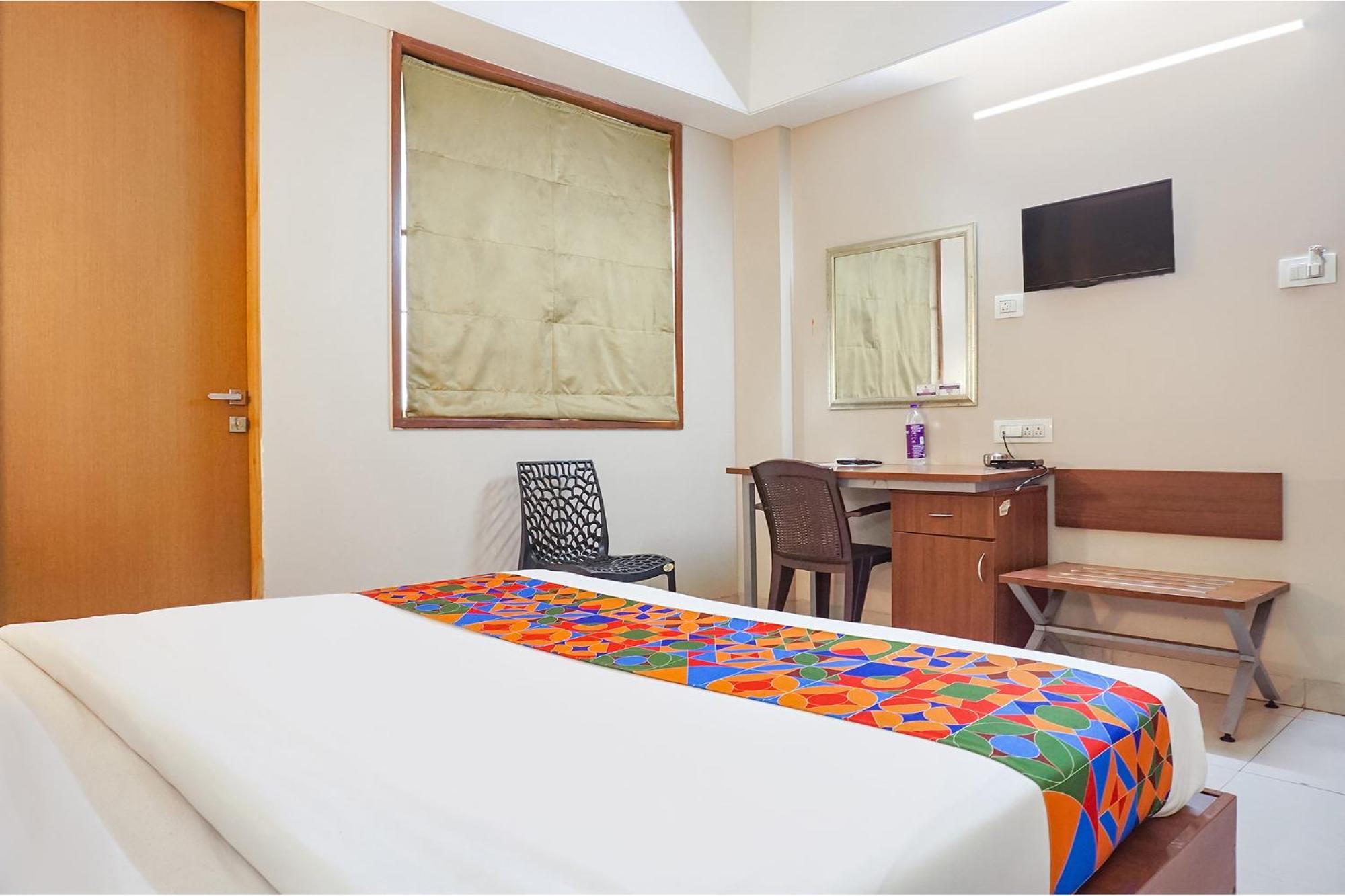 Fabhotel Classic Executive Phursungi Buitenkant foto