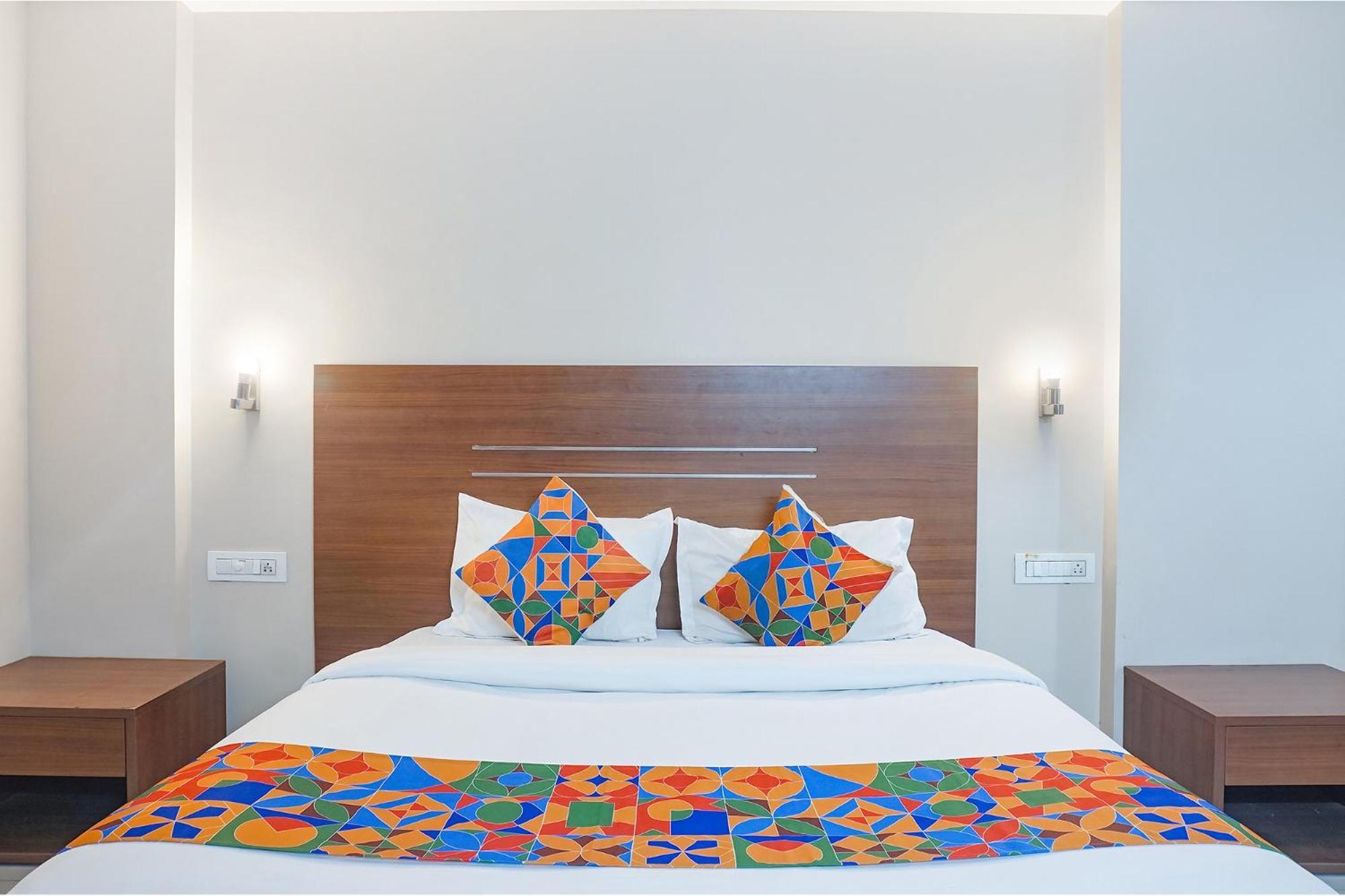Fabhotel Classic Executive Phursungi Buitenkant foto